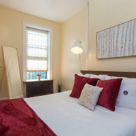 Lavish 3 Bedroom Apt In Williamsburg!! นิวยอร์ก ภายนอก รูปภาพ
