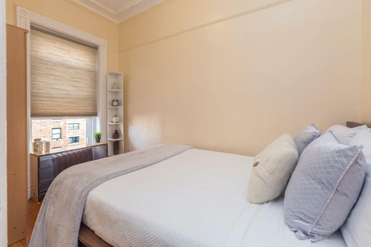 Lavish 3 Bedroom Apt In Williamsburg!! นิวยอร์ก ภายนอก รูปภาพ